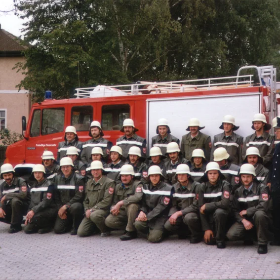 Gruppe Fahrzeugeinweihung.jpg